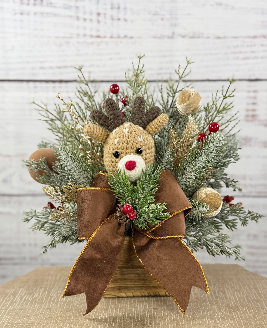Front view of woodland Christmas arrangement